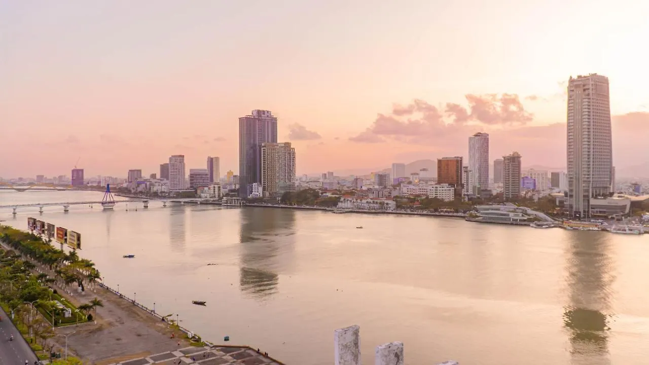 Star City Riverside Hotel By Haviland Danang
